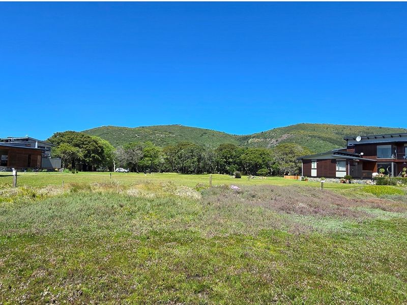 Elegant Eco-Living Amidst Nature’s Finest Canvas - Photo 2