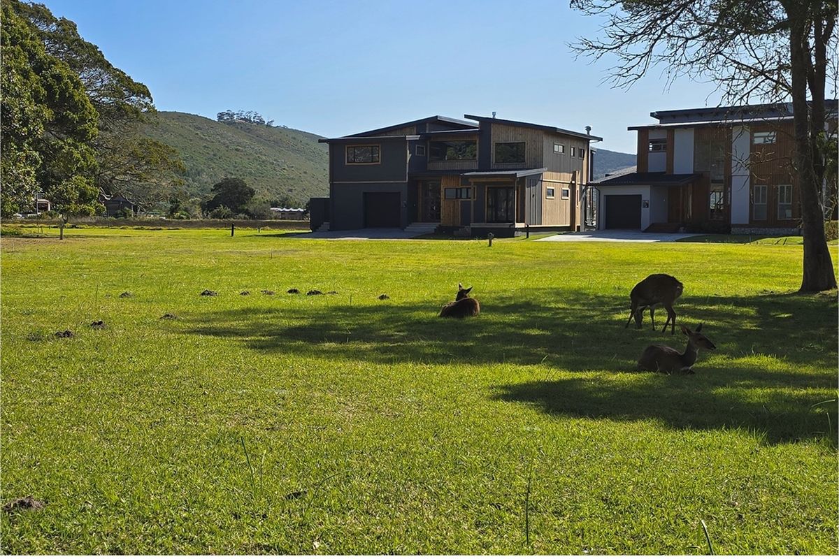 Elegant Eco-Living Amidst Nature’s Finest Canvas - Photo 5