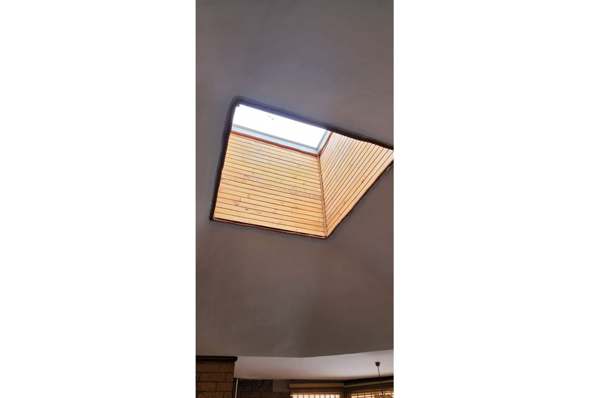 Stylish 4-Bedroom Double-Storey Entertainer’s Home in Deneysville - Photo 4