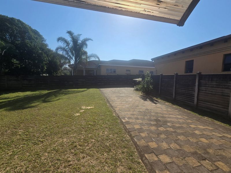 FIXER UPPER DUET IN BIRDSWOOD - Photo 2