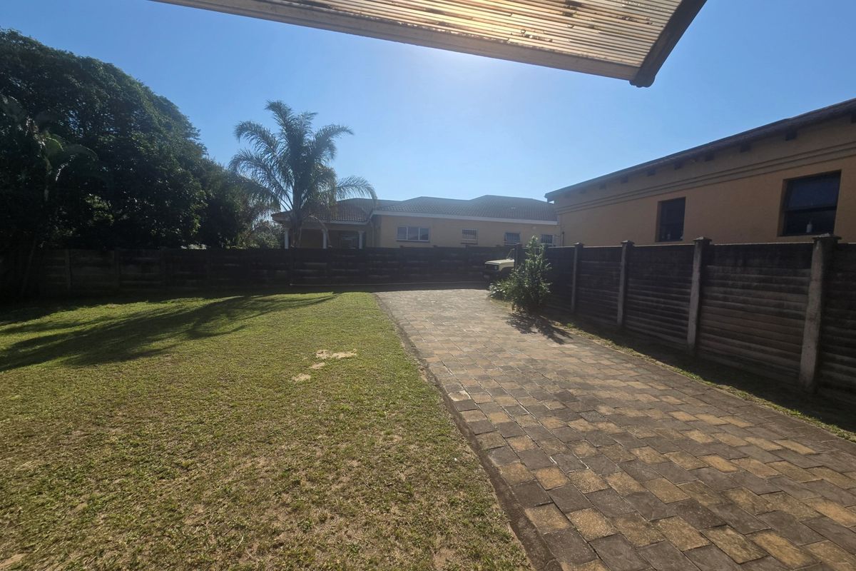 FIXER UPPER DUET IN BIRDSWOOD - Photo 2