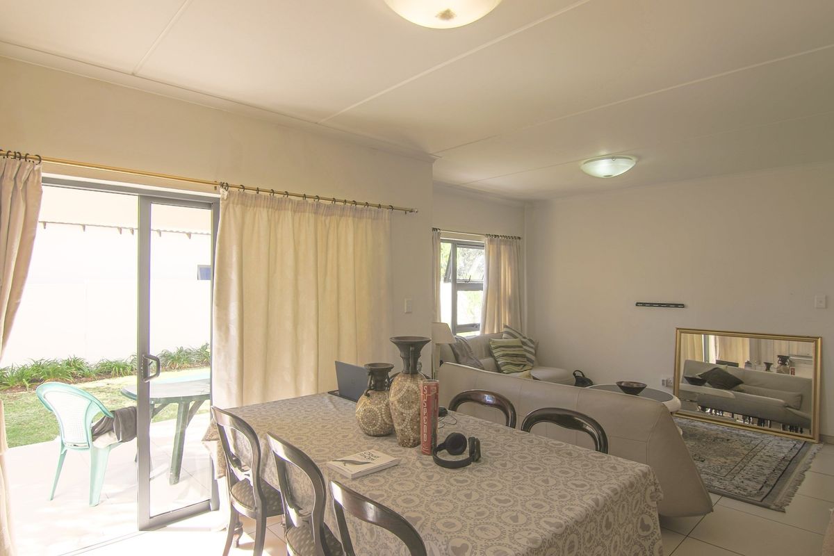 Stunning 4-Bedroom, 3.5-Bathroom Modern Contemporary Cluster in Secure Estate - Photo 5