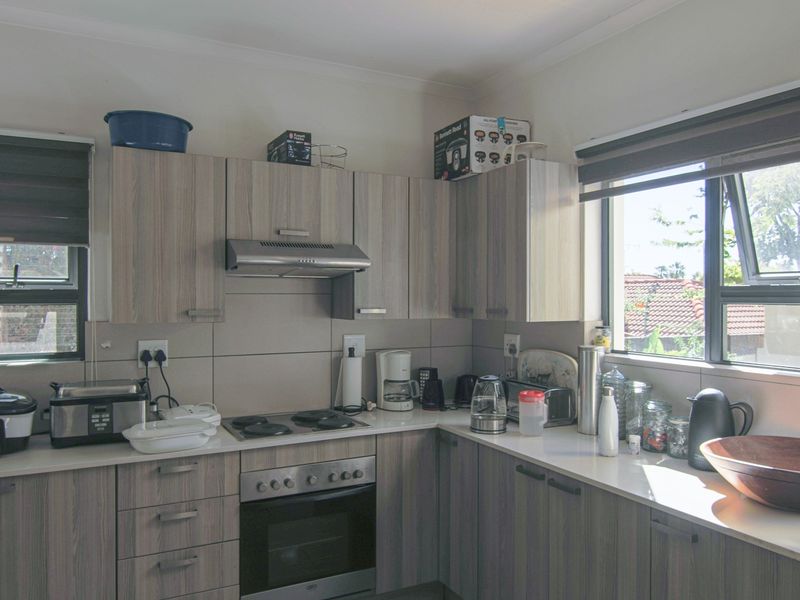 Stunning 4-Bedroom, 3.5-Bathroom Modern Contemporary Cluster in Secure Estate - Photo 2