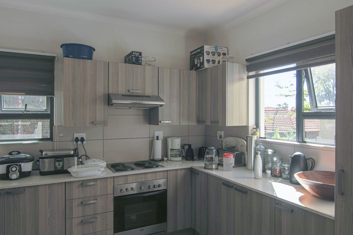 Stunning 4-Bedroom, 3.5-Bathroom Modern Contemporary Cluster in Secure Estate - Photo 2