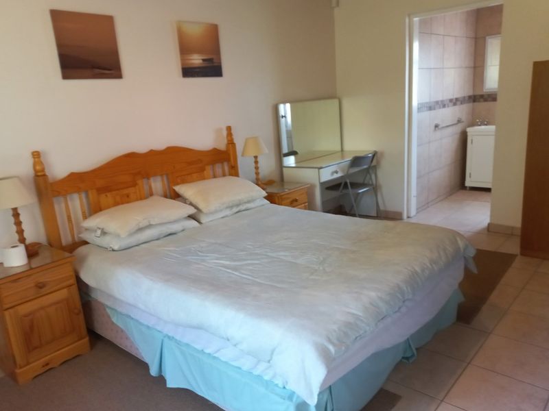 Charming Low Maintenance Family Home - Wheelchair Friendly, Walk to the Waterfront - Photo 10