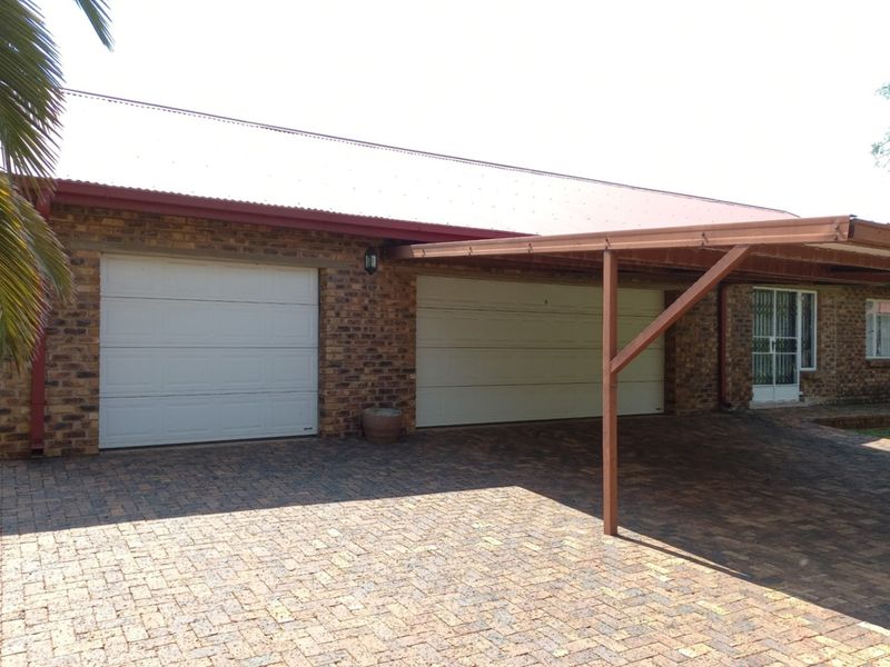 Charming Low Maintenance Family Home - Wheelchair Friendly, Walk to the Waterfront - Photo 5