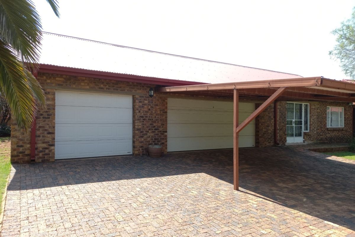 Charming Low Maintenance Family Home - Wheelchair Friendly, Walk to the Waterfront - Photo 5