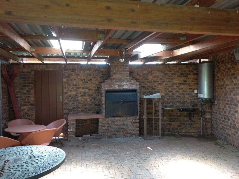 Charming Low Maintenance Family Home - Wheelchair Friendly, Walk to the Waterfront - Photo 6