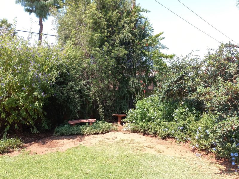 Charming Low Maintenance Family Home - Wheelchair Friendly, Walk to the Waterfront - Photo 3