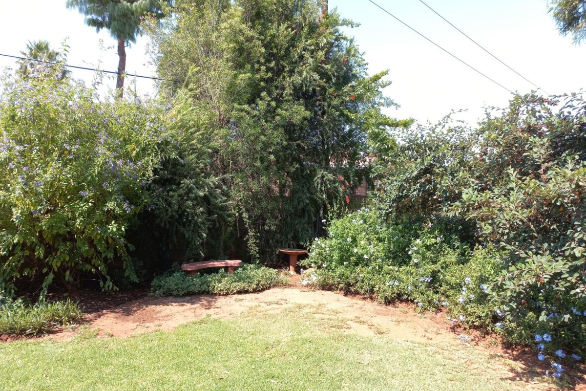 Charming Low Maintenance Family Home - Wheelchair Friendly, Walk to the Waterfront - Photo 3