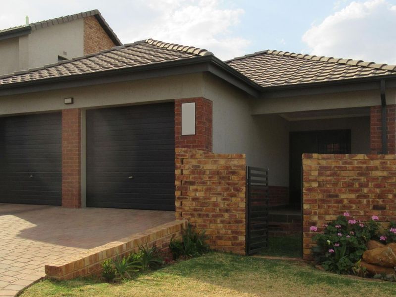 R1.650M Spacious 3-Bed, 3 bath Home at Lion Pride, Offers Accepted - Photo 1