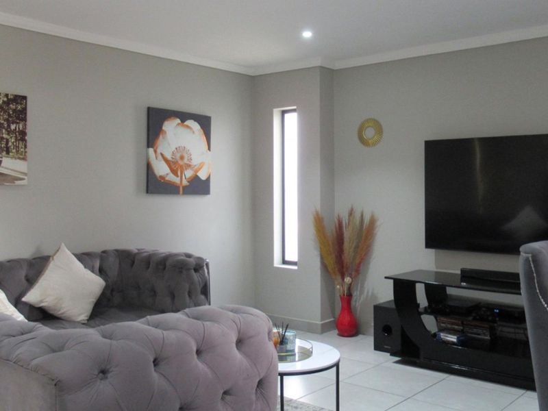R1.650M Spacious 3-Bed, 3 bath Home at Lion Pride, Offers Accepted - Photo 9