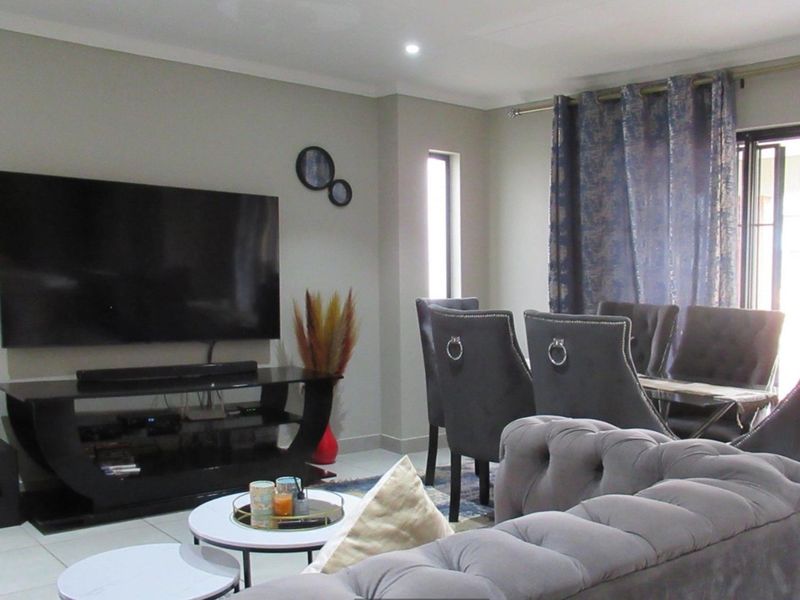 R1.650M Spacious 3-Bed, 3 bath Home at Lion Pride, Offers Accepted - Photo 7