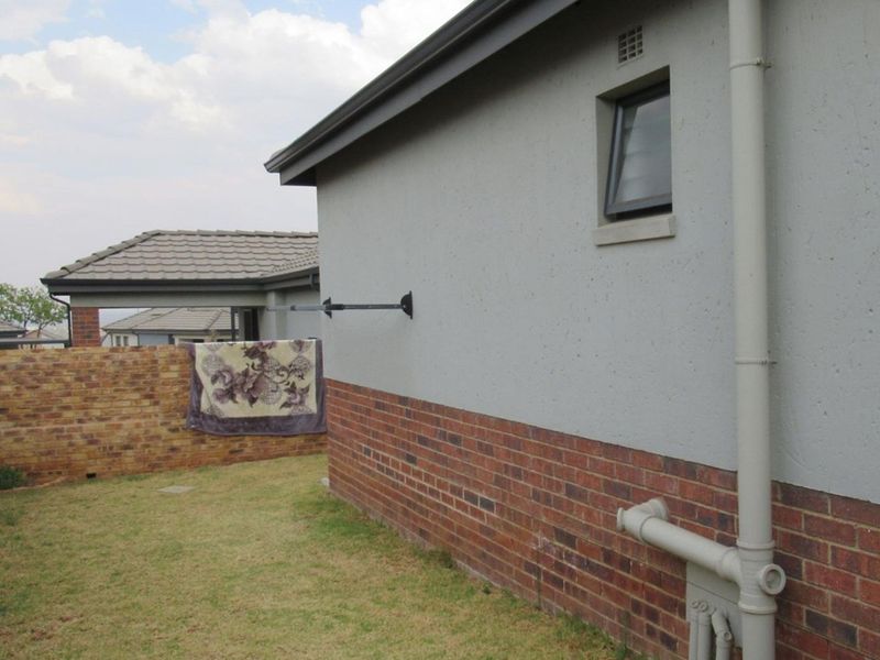R1.650M Spacious 3-Bed, 3 bath Home at Lion Pride, Offers Accepted - Photo 4