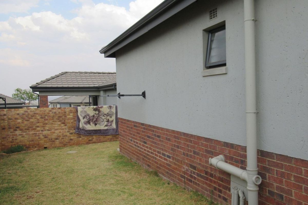 R1.650M Spacious 3-Bed, 3 bath Home at Lion Pride, Offers Accepted - Photo 4