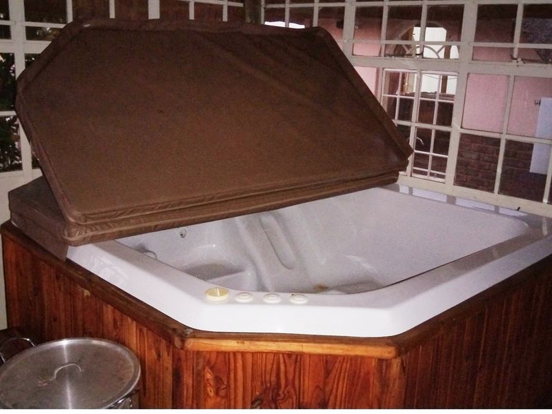 A Warm and Welcoming Home with Vaaldam Views - Photo 10