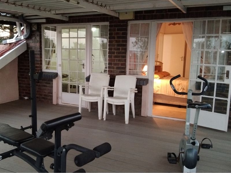 A Warm and Welcoming Home with Vaaldam Views - Photo 4