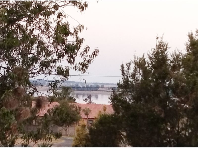 A Warm and Welcoming Home with Vaaldam Views - Photo 2