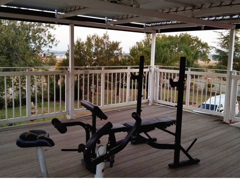 A Warm and Welcoming Home with Vaaldam Views - Photo 3