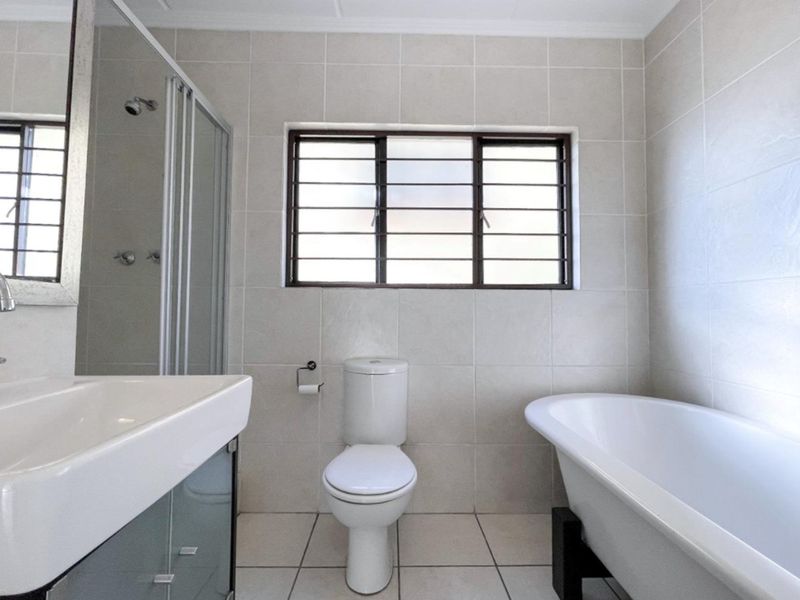 Spacious Stunning 3bed 3bath Apartment in The Kanyin, Sunninghill - Photo 9