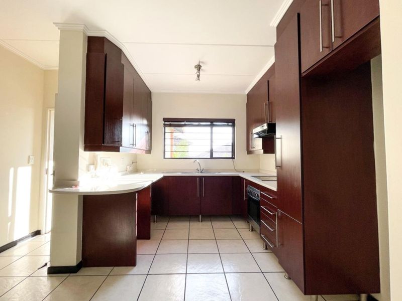 Spacious Stunning 3bed 3bath Apartment in The Kanyin, Sunninghill - Photo 4