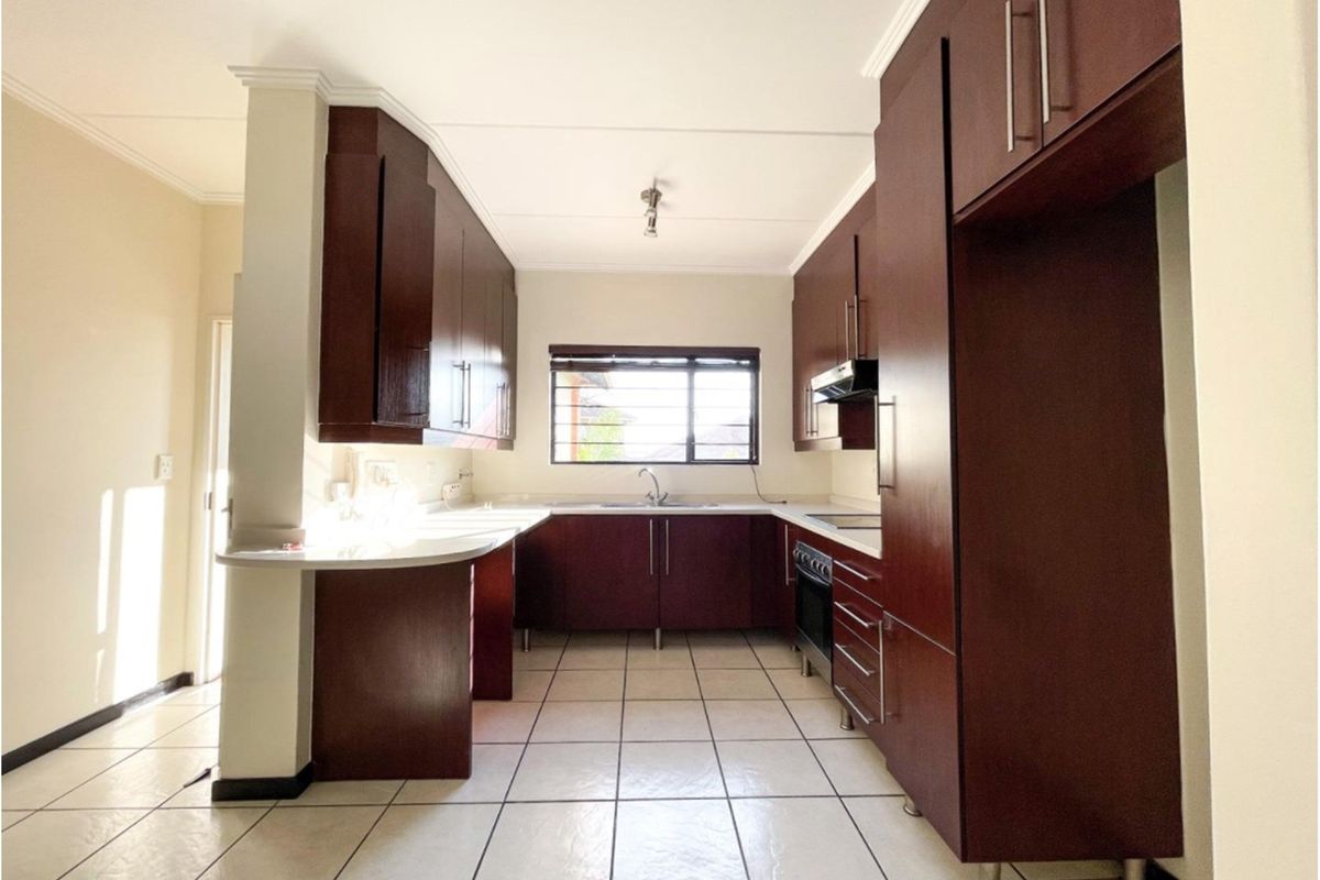 Spacious Stunning 3bed 3bath Apartment in The Kanyin, Sunninghill - Photo 4
