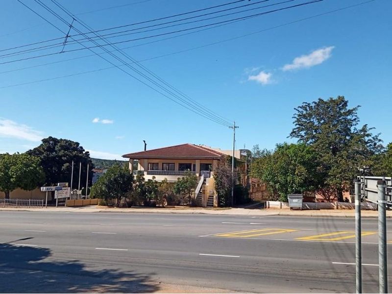 This spacious Property with lots of opportunity, for sale in Uitenhage/ Kariega - Photo 1