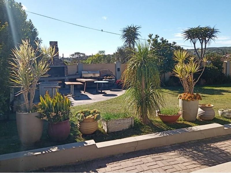 This spacious Property with lots of opportunity, for sale in Uitenhage/ Kariega - Photo 6