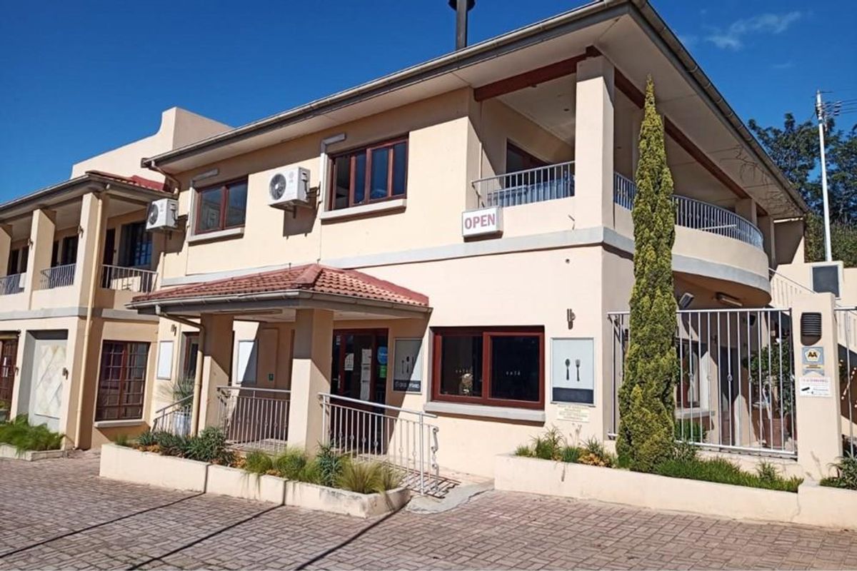 This spacious Property with lots of opportunity, for sale in Uitenhage/ Kariega - Photo 2