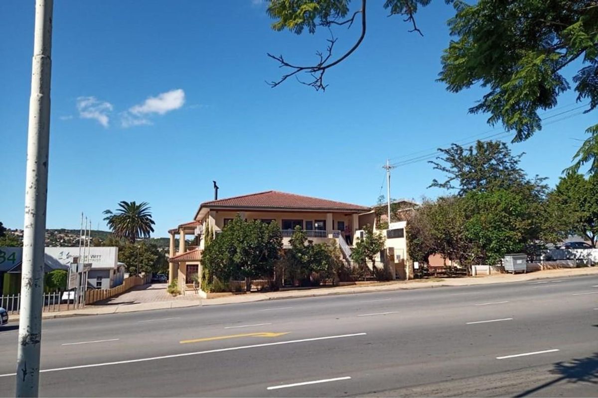 This spacious Property with lots of opportunity, for sale in Uitenhage/ Kariega - Photo 3