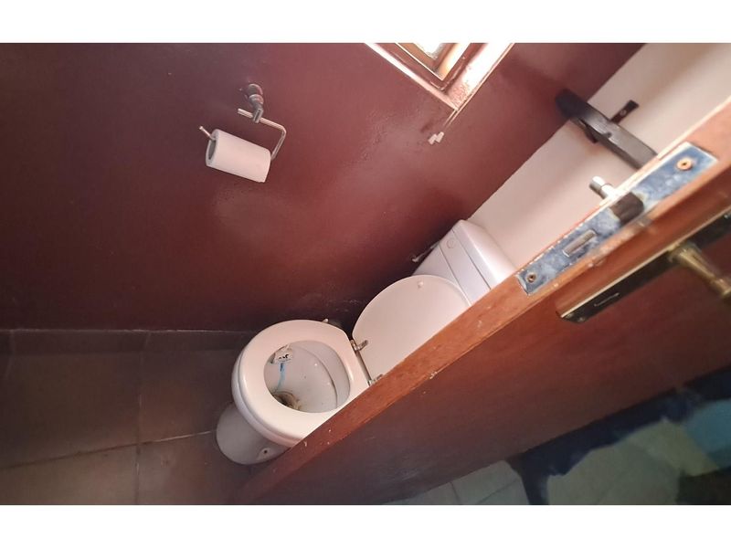 Spacious townhouse near town and schools - Photo 9