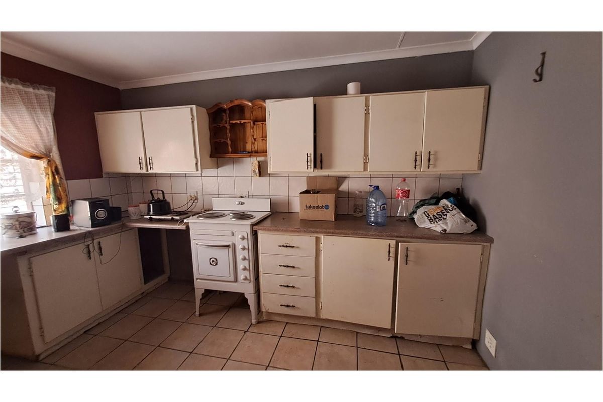 Spacious townhouse near town and schools - Photo 4