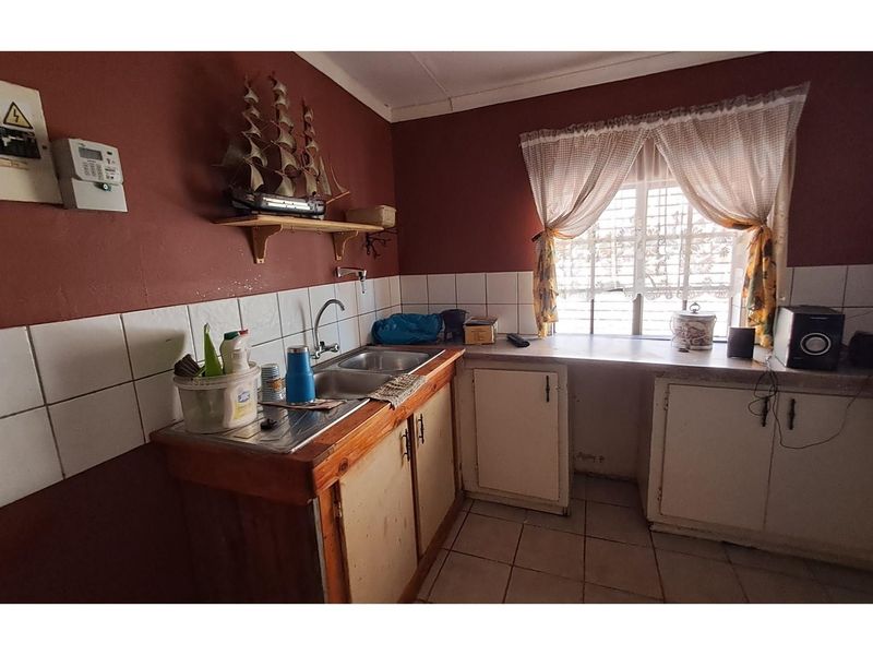 Spacious townhouse near town and schools - Photo 5