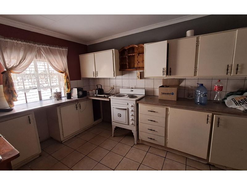 Spacious townhouse near town and schools - Photo 3