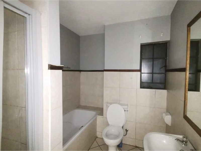 Tranquil Haven in Sagewood: Your Gateway to Modern Living - Photo 6