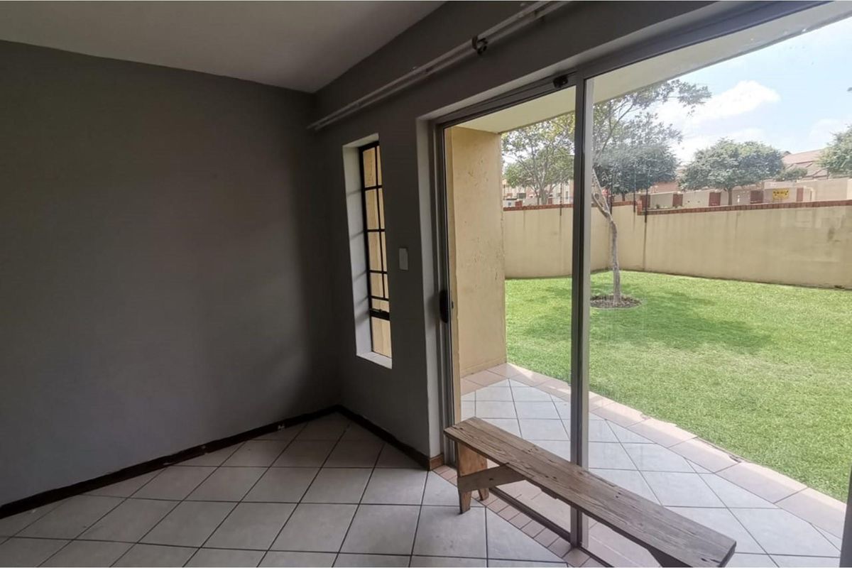 Tranquil Haven in Sagewood: Your Gateway to Modern Living - Photo 2