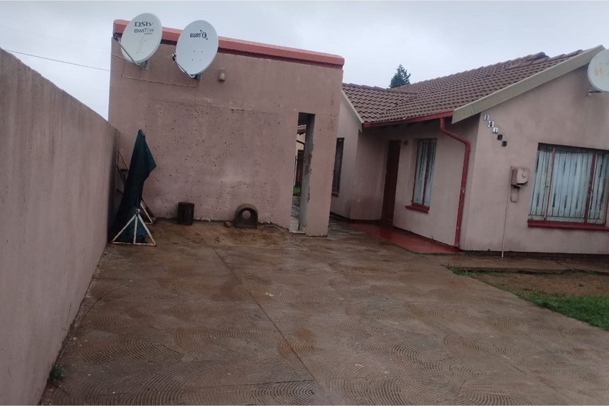 3 Bedroom House For Sale In Kagiso Ext 8 - Photo 4