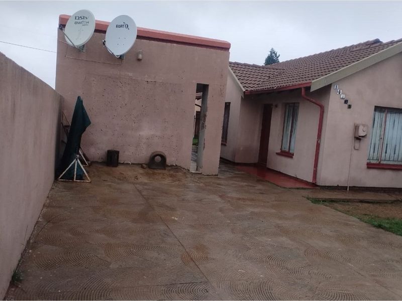 3 Bedroom House For Sale In Kagiso Ext 8 - Photo 4