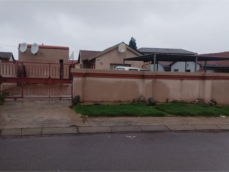 3 Bedroom House For Sale In Kagiso Ext 8 - Photo 5