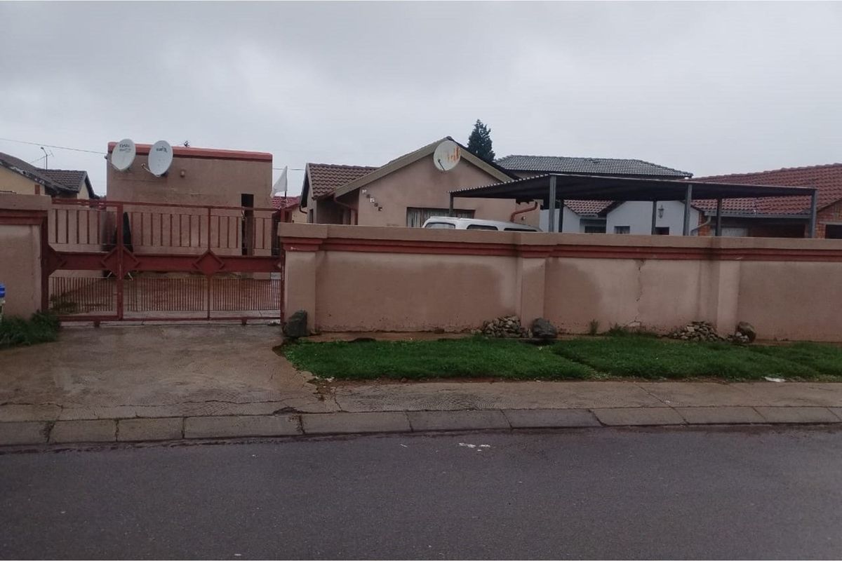 3 Bedroom House For Sale In Kagiso Ext 8 - Photo 5