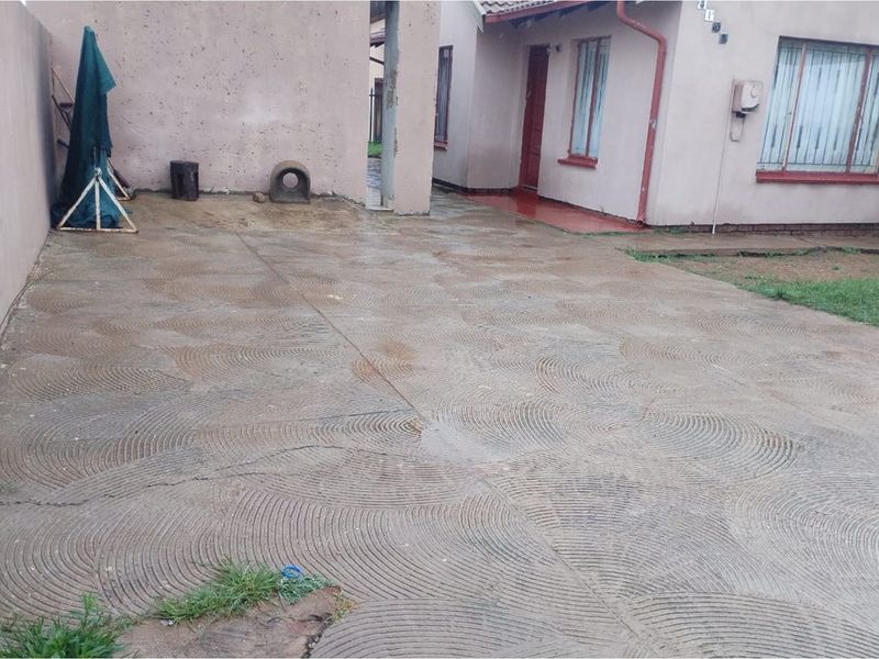 3 Bedroom House For Sale In Kagiso Ext 8 - Photo 3