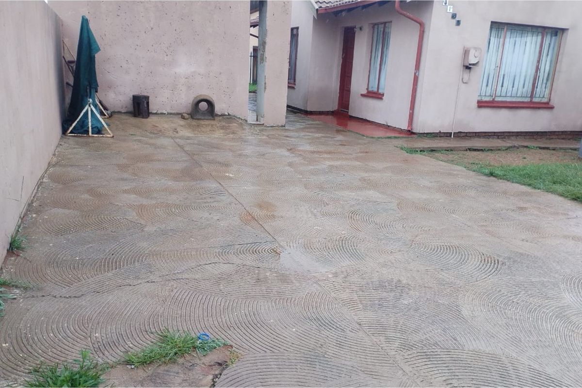 3 Bedroom House For Sale In Kagiso Ext 8 - Photo 3