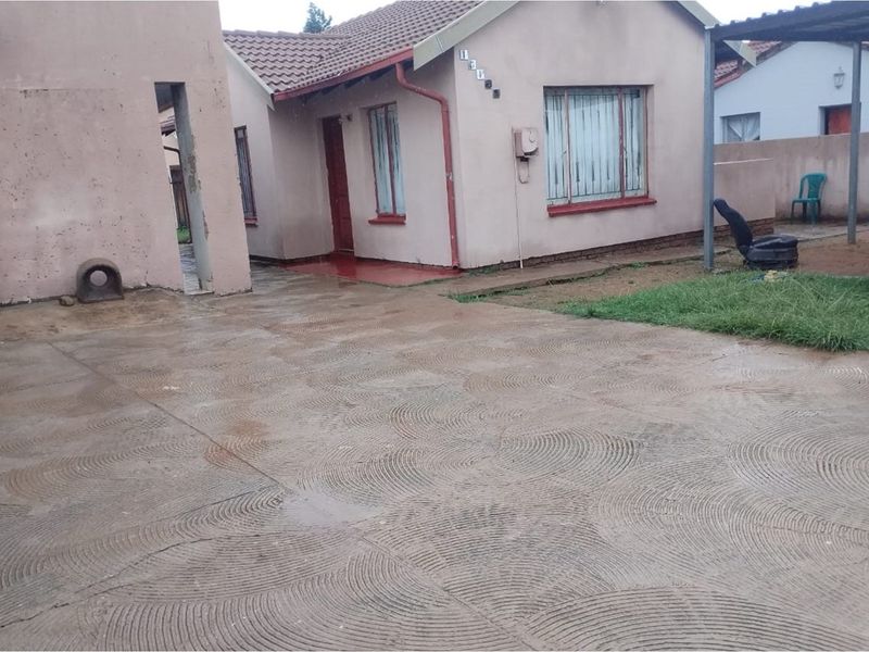 3 Bedroom House For Sale In Kagiso Ext 8 - Photo 2