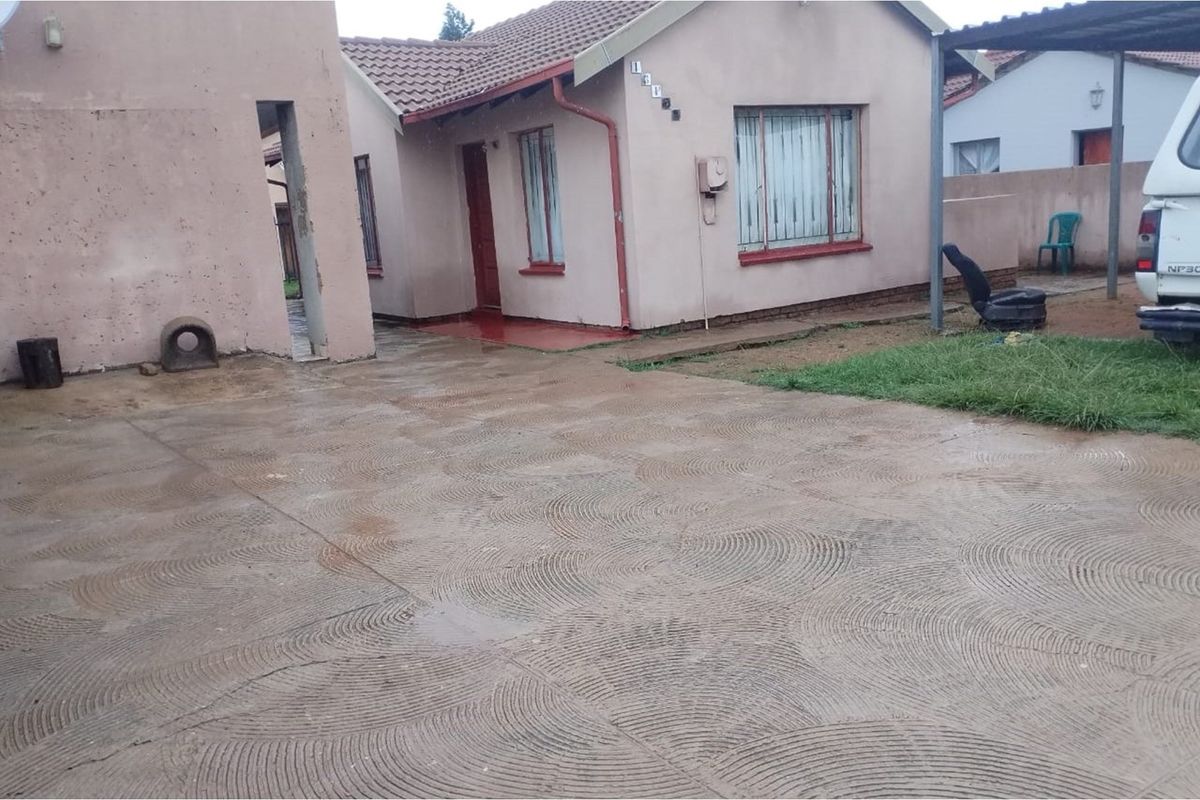 3 Bedroom House For Sale In Kagiso Ext 8 - Photo 2