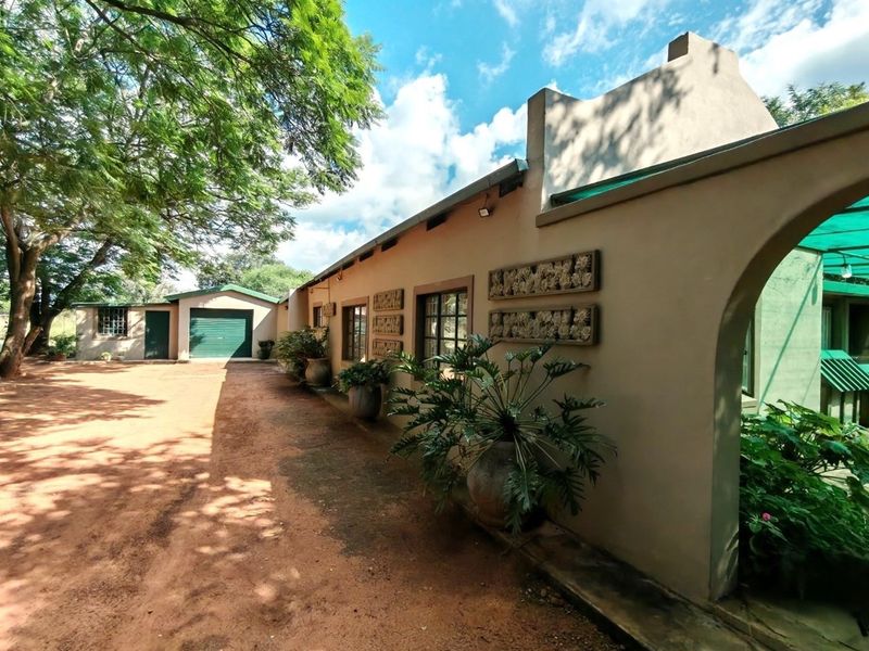 Charming 4-Bedroom Smallholding For Sale - Your Ideal Weekend Breakaway or Holiday Farm - Photo 3