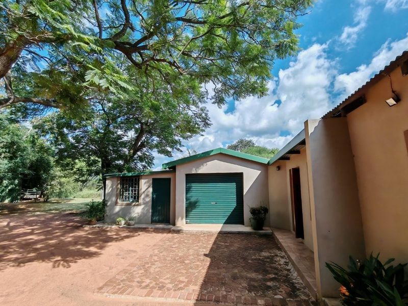 Charming 4-Bedroom Smallholding For Sale - Your Ideal Weekend Breakaway or Holiday Farm - Photo 4