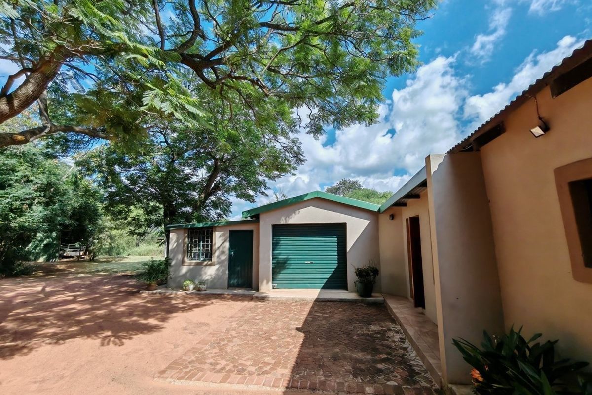 Charming 4-Bedroom Smallholding For Sale - Your Ideal Weekend Breakaway or Holiday Farm - Photo 4