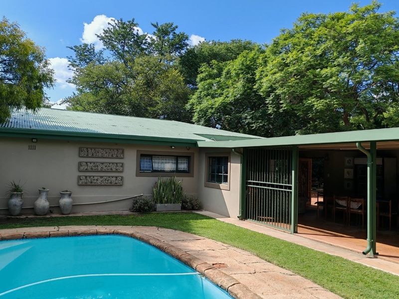 Charming 4-Bedroom Smallholding For Sale - Your Ideal Weekend Breakaway or Holiday Farm - Photo 2
