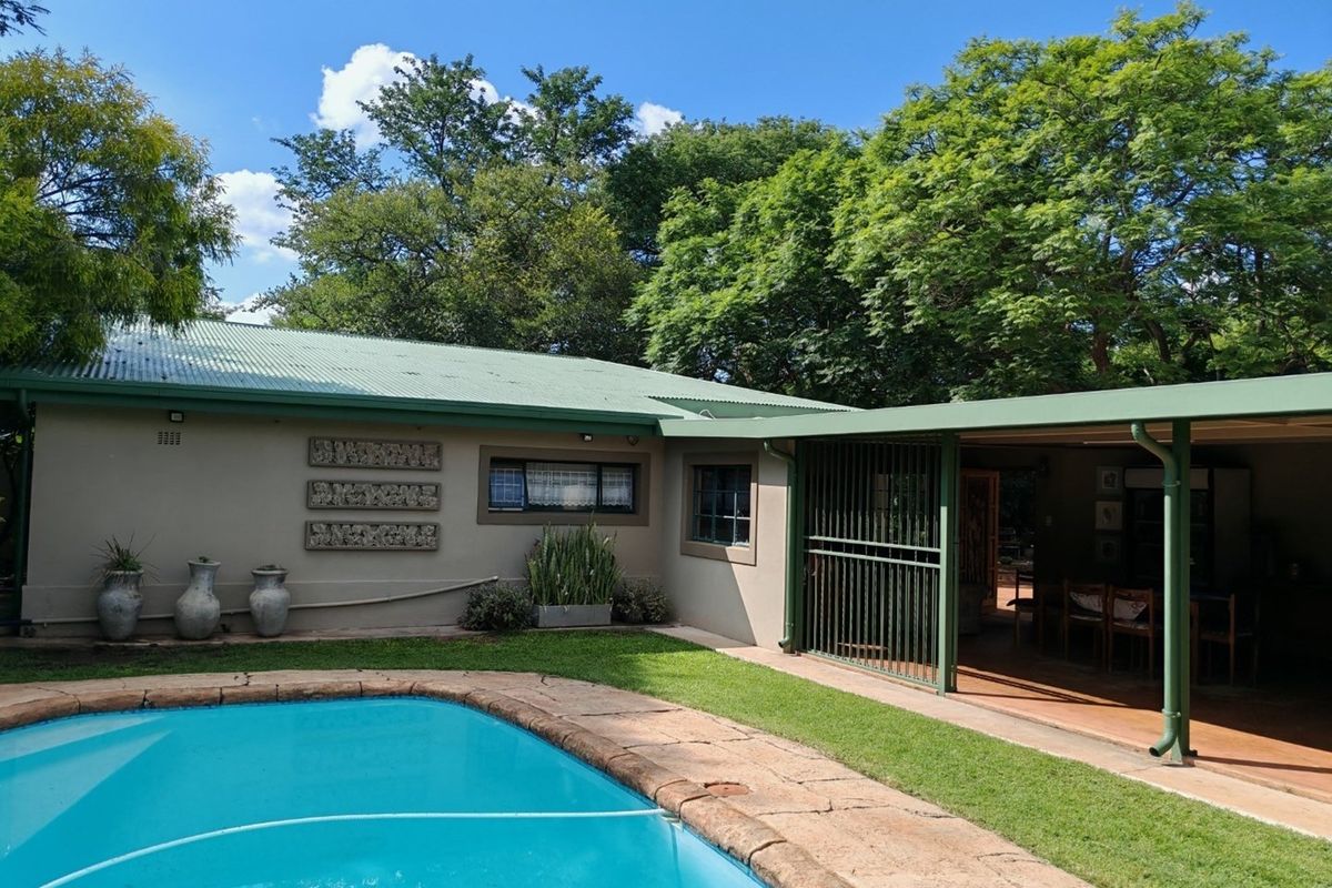 Charming 4-Bedroom Smallholding For Sale - Your Ideal Weekend Breakaway or Holiday Farm - Photo 2