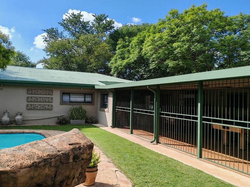 Charming 4-Bedroom Smallholding For Sale - Your Ideal Weekend Breakaway or Holiday Farm - Photo 7